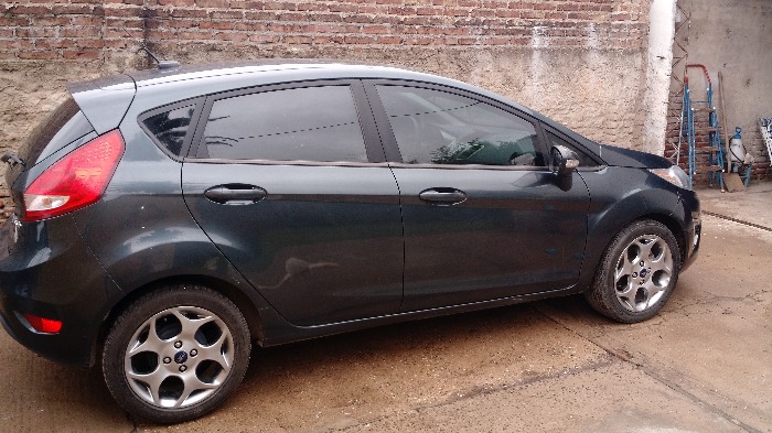 ford fiesta kinetic full mod.2011 52000km,papeles al dia,exelente estado.