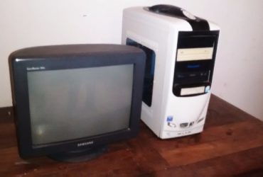 pc  con microprocesador pentium 1 gb de memoria, dos discos de 80 gb, placa de video y un monitor sansung 20″.c