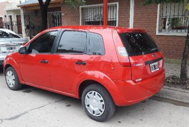 ford fiesta 2003, nafta, 88.000 km reales. aire-dirección-airbag-cubiertas con un año de uso. verificación técnica al día. primera mano. reomendado!!!