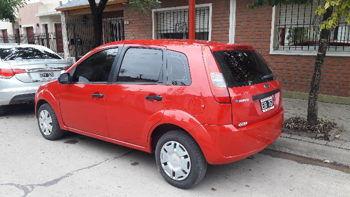 ford fiesta 2003, nafta, 88.000 km reales. aire-dirección-airbag-cubiertas con un año de uso. verificación técnica al día. primera mano. reomendado!!!