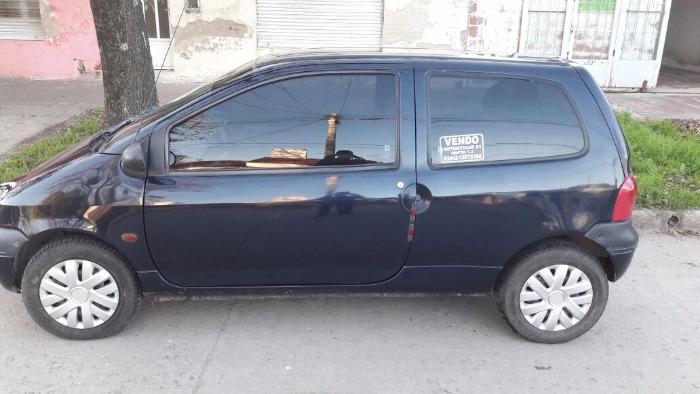 liquido antes de entregar en agencia renault twingo autentique 01, motor 1.2 nafta, 148000 kms, levanta vidrios eléctricos, cierre centralizado alarma