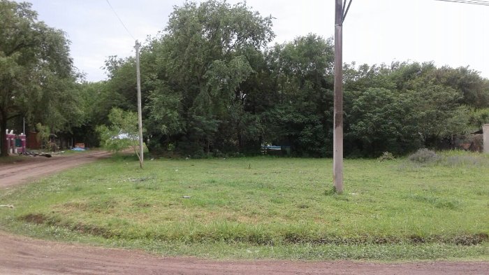 terreno de 10 metros de frente por 30 de largo ubicado en la esquina de oroño y parana, cañada de gomez.