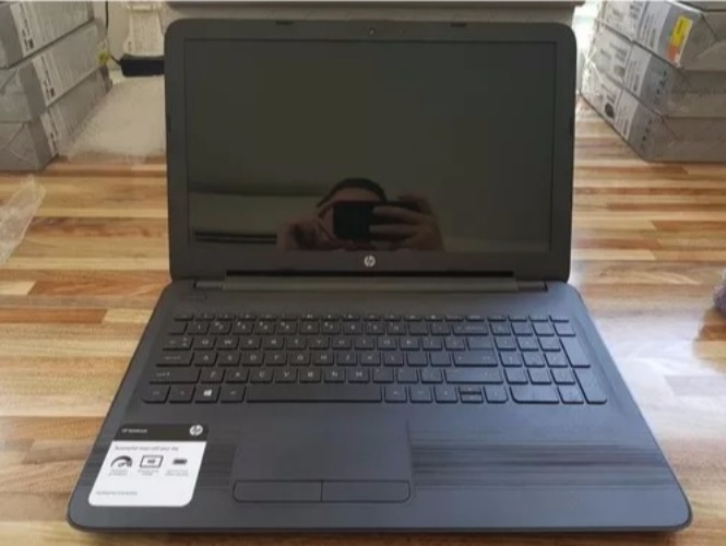 vendo notebook hp pantalla 15.6 amd a6 serie 4gbde ram 500gb. 5200rpm