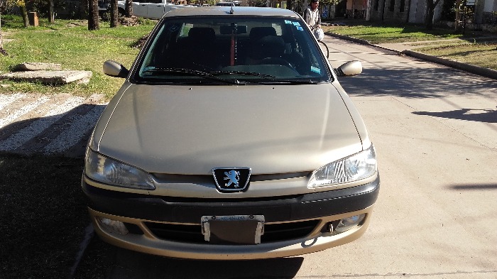 vendo 306 naftero mod. 98 aire/direccion/alzacristales/cierre centralizado/ vtv y papeles al dia