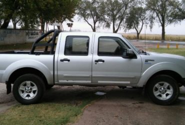 vendo ford ranger xlt 2011 con 180.000precio charlable