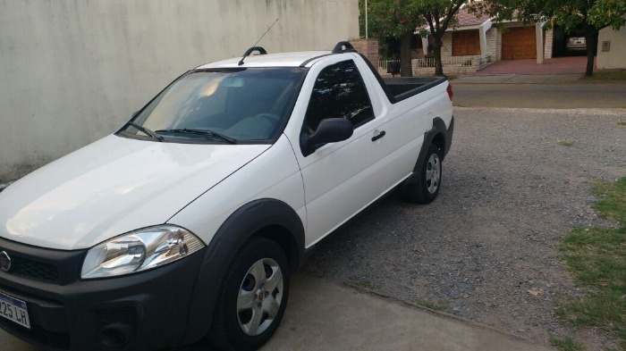 fiat strada working 1.4. modelo 2016 con 30000 km. primera mano papeles al día.