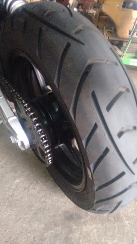 vendo cubierta trasera metzeler tourance 150/70r/17. con solo 350 kms de uso.