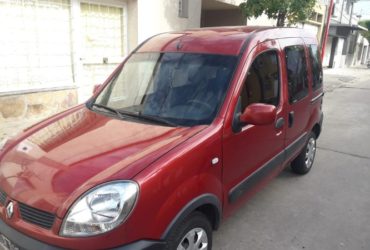 vendo kangoo naftera 2011, full,  alarma…cierre centralizado…levantavidrios…cubiertas nuevas….unica mano