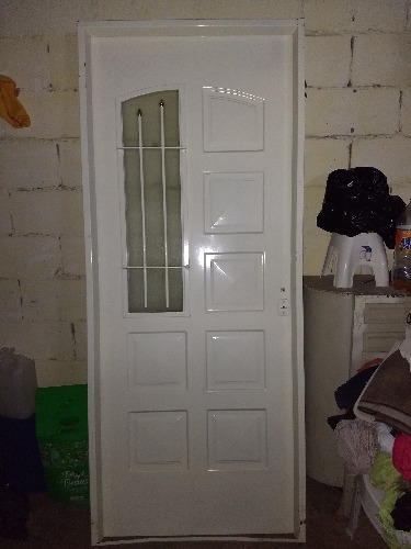 vendo puerta de chapa con ventanita, nueva para colocar.