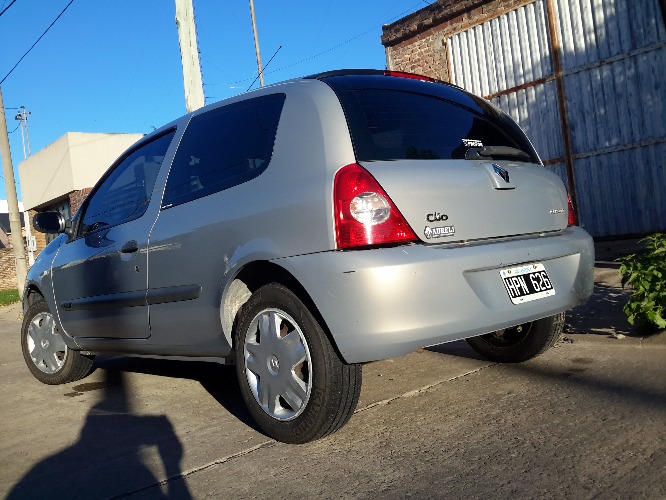 vendo renault clio motor 1.2 excelente estado papeles al día