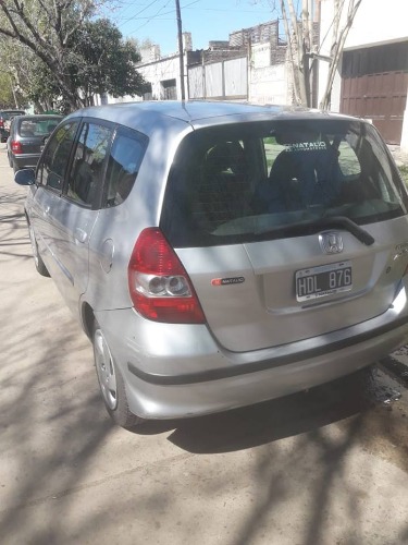 honda fit lx 2008kms 86.000único dueñobatería nueva4 cubiertas nuevasuso familiarmantenimiento siempre con repuestos originalesno permuta