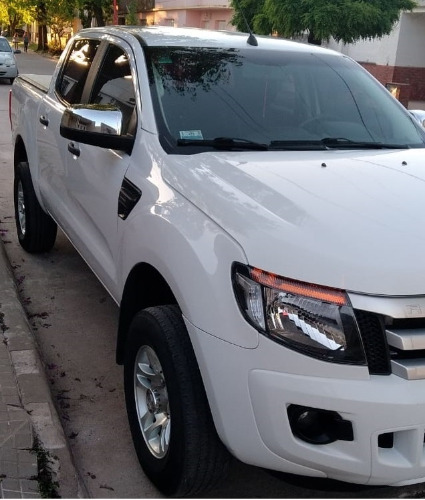 vendo ford ranger xl 2.5 con gnc 2 tubos grandes, exelente estado color blanco, con llantas, lona cobertora espejos y paragolpes cromados. 127000kms