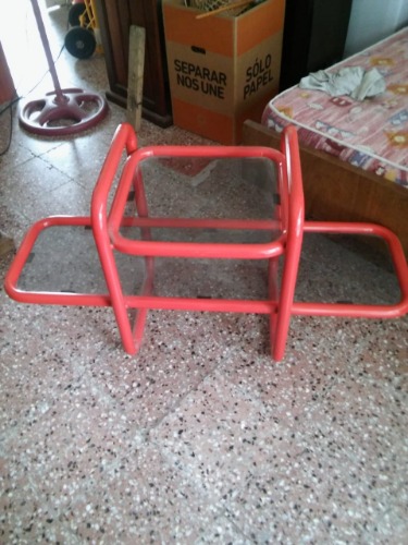 se vende Mesa para equipo d musica. Alto 66 ancho 45 largo1,20. $2000