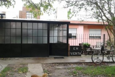 SOBRE AVENIDA 34  LISTA PARA ESCRITURARPLANTA BAJA 3 DORMITOROS COCINA COMEDOR BAÑOCOCHERA PARA 2 AUTOS  LAVADERO DE 3*3PLANTA ALTA SOLO UN DORMIT