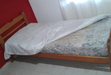 vendo cama de 1 plaza con colchon.