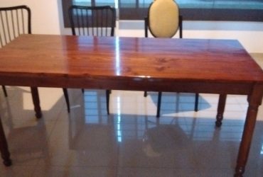 vendo mesa de pino 2m x 0.8 aproximadamente excelente estado.