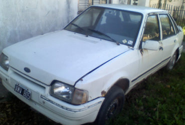 ford escort para respuestos mod 1989, equipo a gas, 2 cubiertas nuevas, chaperia muy caido, liquido.