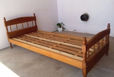 vendo cama de 1 plaza, roble claro. excelentes condiciones