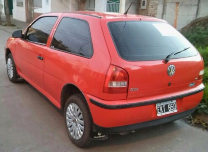 vendo gol 1.6 modelo 2004 con gnc , 143.000 km , cubiertas nuevas y papeles al día..