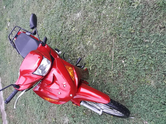 vendo “honda wave” modelo 2014. titular, papeles al dia. 4000 km. unica mano.