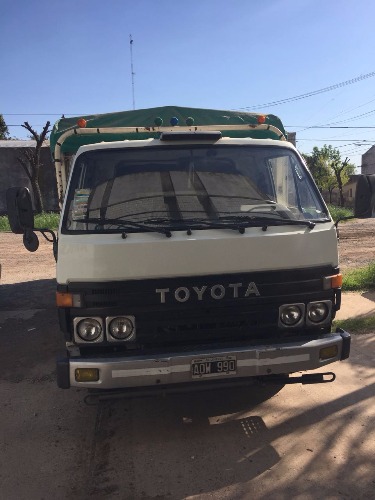 toyota dyna modelo 1995, caja baranda alta de 550×220 cm., cabina dormitorio, aire, dirección, excelente estado