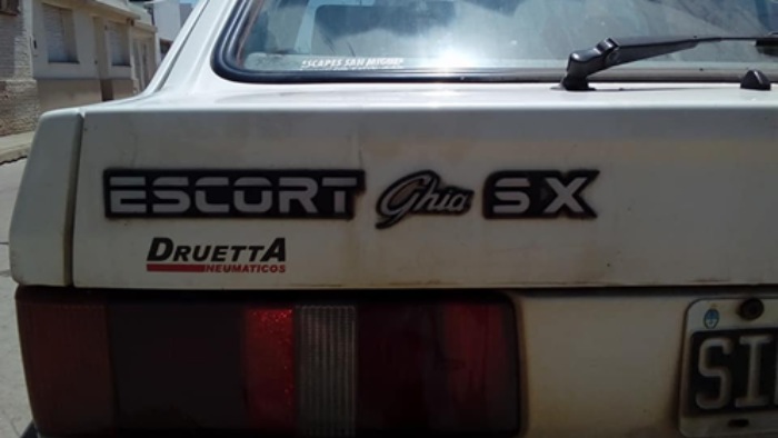 vendo ford escort ghia sx motor impecable aire acondicionado levanta vidrios dirección hidráulica