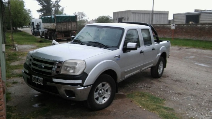 vendo ford ranger xlt 2011 con 180.000precio charlable