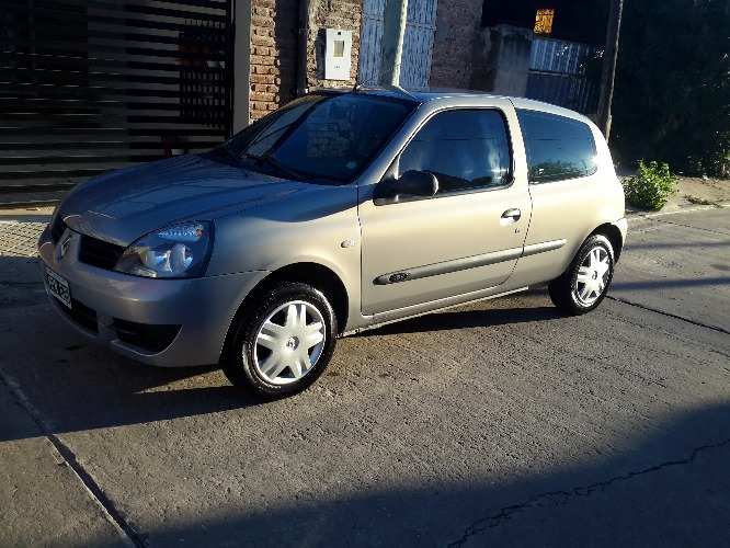 vendo renault clio motor 1.2 excelente estado papeles al día