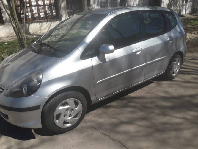 honda fit lx 2008kms 86.000único dueñobatería nueva4 cubiertas nuevasuso familiarmantenimiento siempre con repuestos originalesno permuta