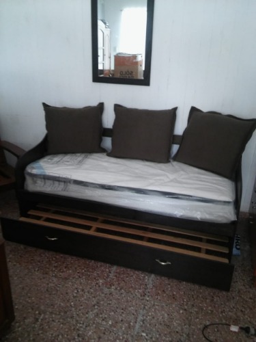 vendo cama marinera con respaldo para sillón. apta para colchón de una plaza.