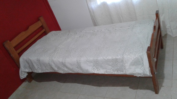 vendo cama de 1 plaza con colchon.