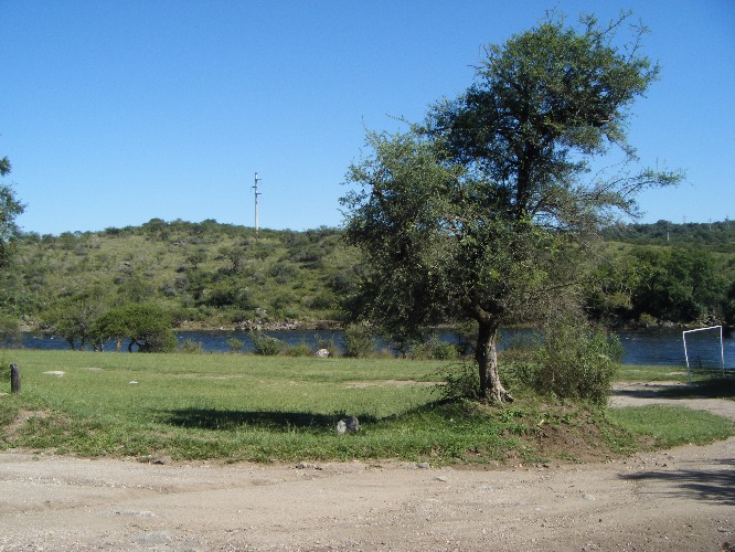 alquilo cabaña p/día máximo 4 personas, a 7 km. de embalse en el valle de calamuchita.