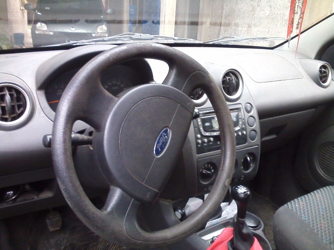 vendo ford fiesta ambiente 2006 5 puertas aire alarma direccion papeles al dia