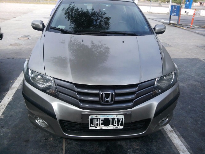 honda city exl m/t sedan 4 ptas, año 2010,2° dueño,gomas casinuev,asientos de cuero,el mas full de la gama caja manual!! no dude en consultar oferte!!