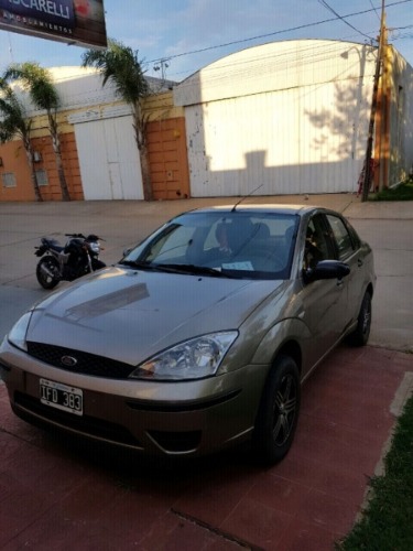 se vende  ford focus 1.6l 2009 nafta 75.000km, color champagne, alarma y cierro centralizado, vigía.