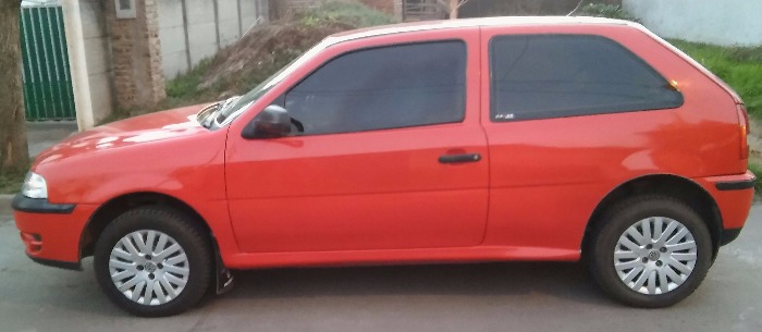 vendo gol 1.6 modelo 2004 con gnc , 143.000 km , cubiertas nuevas y papeles al día..