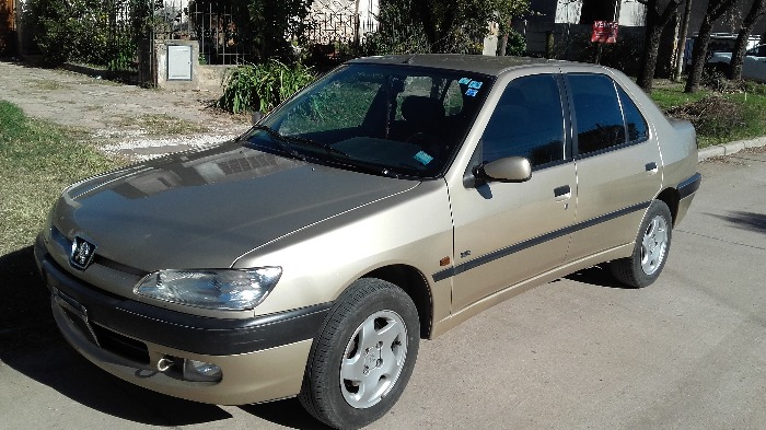 vendo 306 naftero mod. 98 aire/direccion/alzacristales/cierre centralizado/ vtv y papeles al dia