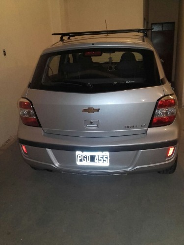 chevrolet agile primera mano. 30000 km. color gris con equipo de gas. año 2015. cierre centralizado. levanta vidrios eléctrico. alarma