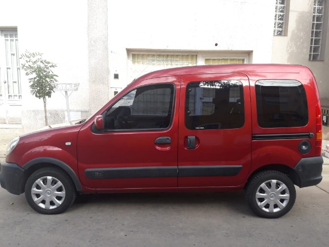 vendo kangoo naftera 2011, full,  alarma…cierre centralizado…levantavidrios…cubiertas nuevas….unica mano