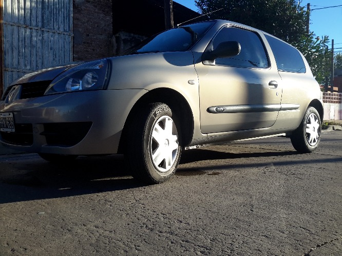 vendo renault clio motor 1.2 excelente estado papeles al día