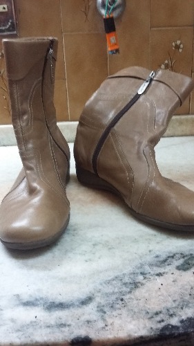 botas c/ cierre (cuero)nº 40 (poco uso)(solo whatsapp)