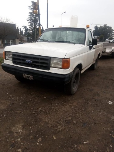 Camioneta Ford f100 mod 93 con motor cunmis frenos hechos nuevos en muy buen estado Gral. Tráiler marca moro de 5.10 de largo x 2 MTS de ancho rodado